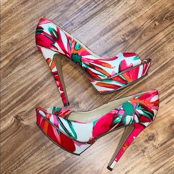 Just Fabulous Womens 9 heels Peep-Toe Stiletto Floral white pink red green 5.5” - Picture 1 of 9